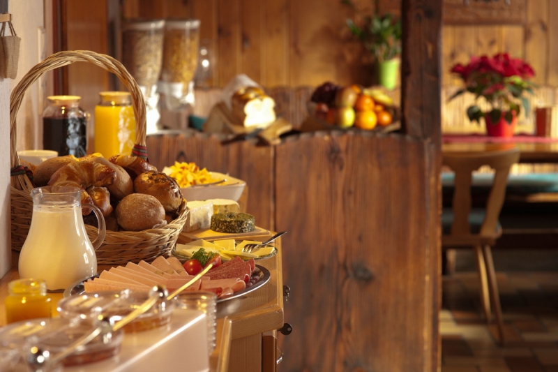 boulangerie-LA CRAU-min_breakfast_buffet_food_restaurant_meal_hotel_plate_fresh-718745