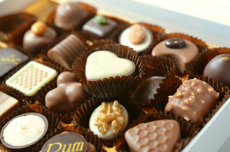 boulangerie-LA CRAU-min_chocolates_food_candy_calories_nibble_chocolate_heart-782043